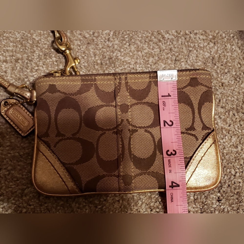 Coach Wristlet EUC - Picture 5 of 7
